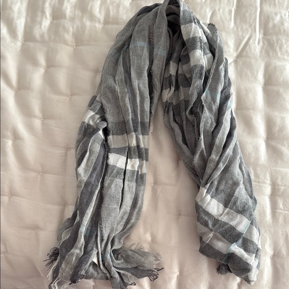 Burberry Crinkle Scarf